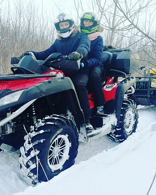 Катание на квадроциклах о Нижнем Тагиле. Сервис Ultra Подарки. Подарочный сертификат на катание на квадроциклах о Нижнем Тагиле. Закажите катание на квадроциклах недорого и наслаждайтесь активным отдыхом с друзьями. Выбирайте живописные маршруты для езды на квадроциклах. Сервис UltraPodarki.ru 8800-505-9530. Катание на квадроциклах, Прокат квадроциклов, езда на квадроцикле, прокат квадроциклов Нижний Тагил, катание на квадроциклах Нижний Тагил, Катание на квадроциклах зимой, Катание на квадроциклах летом, Сертификат на катание на квадроциклах 

