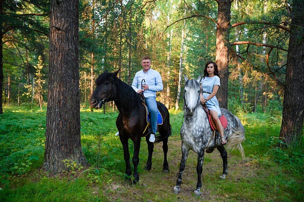 Конная прогулка для двоих о Нижнем Тагиле. Подарочные сертификаты Ultra Подарки. Купить оригинальный подарок или подарочный сертификат на Конная прогулка для двоих о Нижнем Тагиле. Сервис UltraPodarki.ru 8-800-505-9530. Катание на лошадях, Прогулка на лошади, Прогулка на лошадях для двоих, Конная прогулка для двоих, конный клуб, Конный клуб, конная прогулка, конная прогулка о Нижнем Тагиле