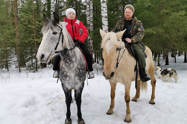 Конная прогулка для двоих о Нижнем Тагиле. Подарочные сертификаты Ultra Подарки. Купить оригинальный подарок или подарочный сертификат на Конная прогулка для двоих о Нижнем Тагиле. Сервис UltraPodarki.ru 8-800-505-9530. Катание на лошадях, Прогулка на лошади, Прогулка на лошадях для двоих, Конная прогулка для двоих, конный клуб, Конный клуб, конная прогулка, конная прогулка о Нижнем Тагиле