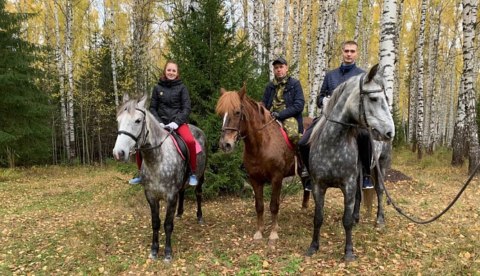 Конные прогулки о Нижнем Тагиле. Подарочные сертификаты Ultra Подарки. Купить оригинальный подарок или подарочный сертификат на Конные прогулки о Нижнем Тагиле. Сервис UltraPodarki.ru 8-800-505-9530. Катание на лошадях, Прогулка на лошади, Прогулка на лошадях для двоих, Конные прогулки, конный клуб, Конный клуб, конная прогулка, конная прогулка о Нижнем Тагиле